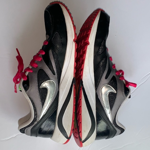 Nike Black and Pink Shoes - Picture 8 of 10